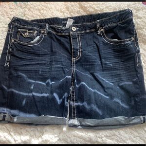 Maurice’s denim shorts Sz 22
